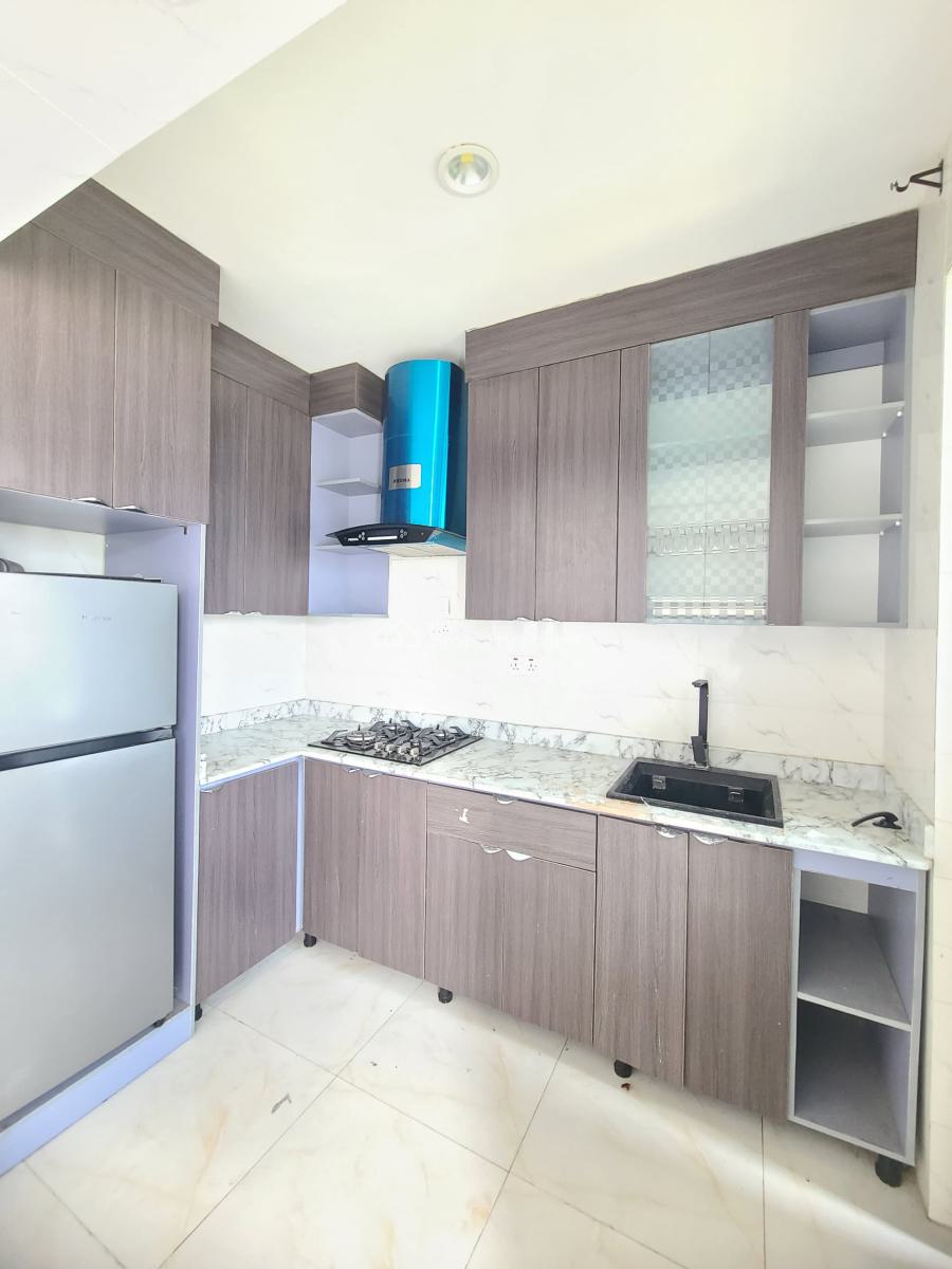 Luxurious and Spacious 3 Bedroom Flat, Emirald Estate/mobile Road, Ajah, Lagos, Flat / Apartment for Rent