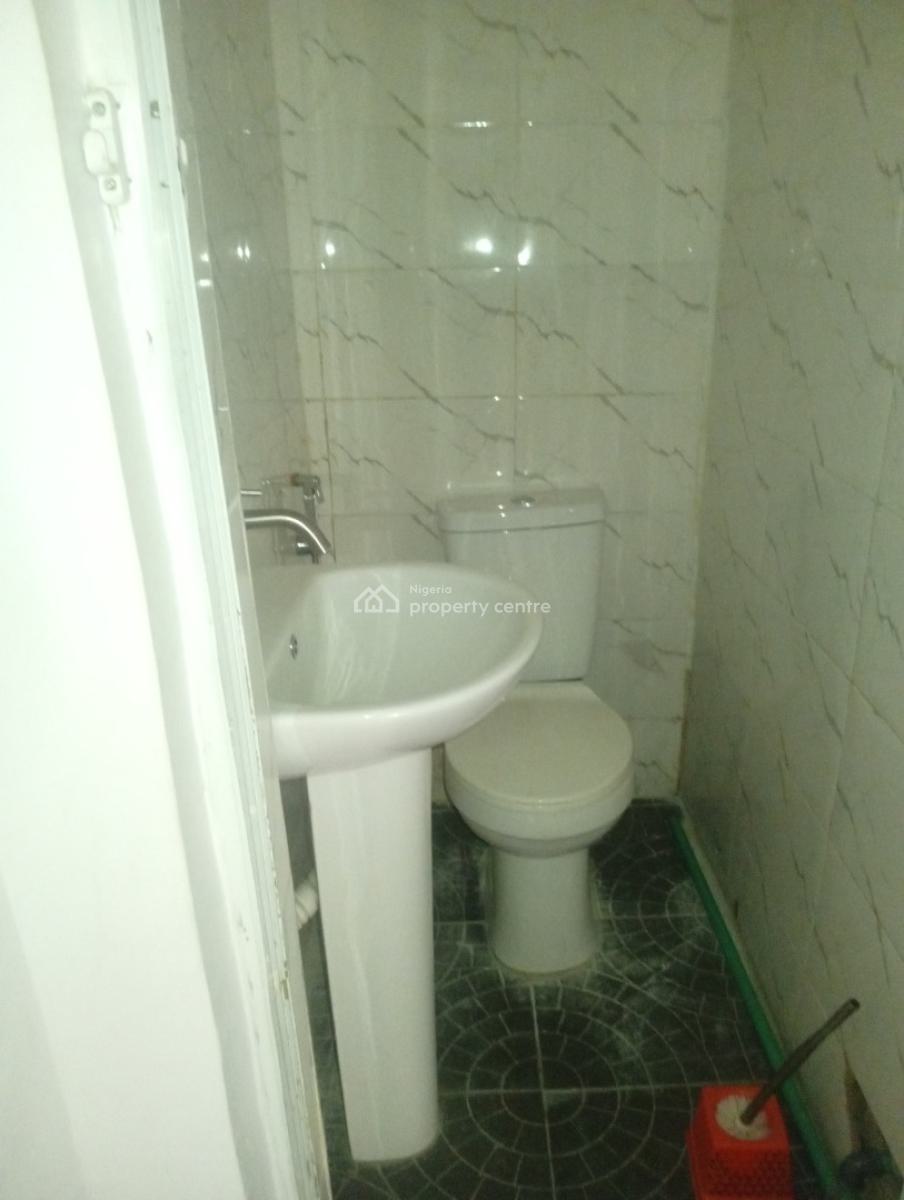 Executive 3 Bedroom Flat, Balogun Iju Ishaga, Ogba, Ikeja, Lagos, Flat / Apartment for Rent