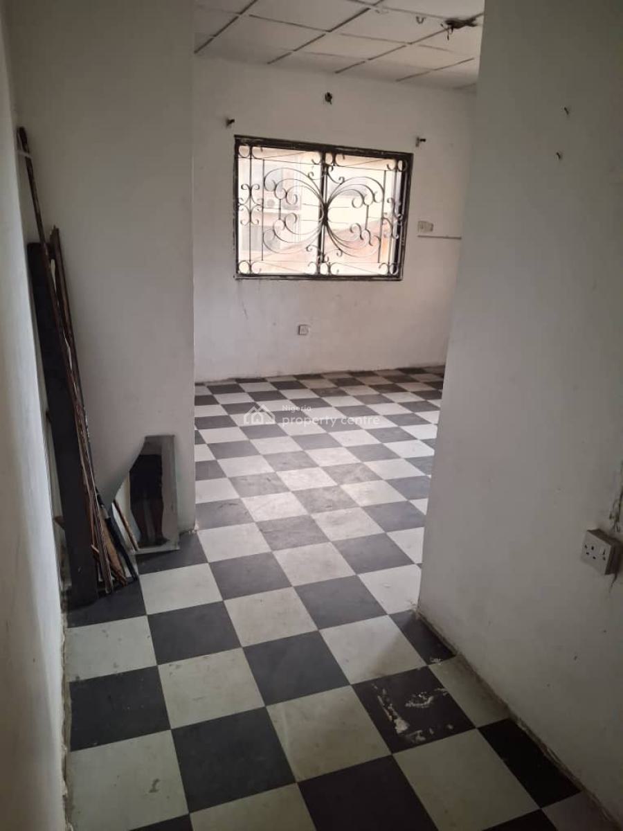 Very Spacious Room Self Contained with Balcony, Makoko Road By Red Cross, Close to 1st Bank on Herbert Macaulay Way, Adekunle, Yaba, Lagos, Self Contain (single Rooms) for Rent