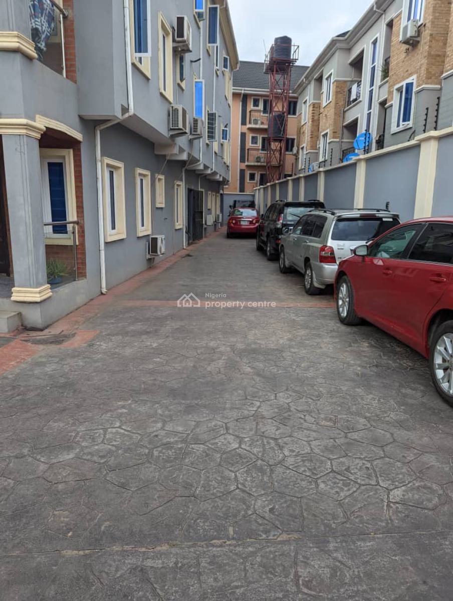 Self Serviced, Well Finished Flat, Scheme 2 Gate, Magodo, Lagos, Flat / Apartment for Sale