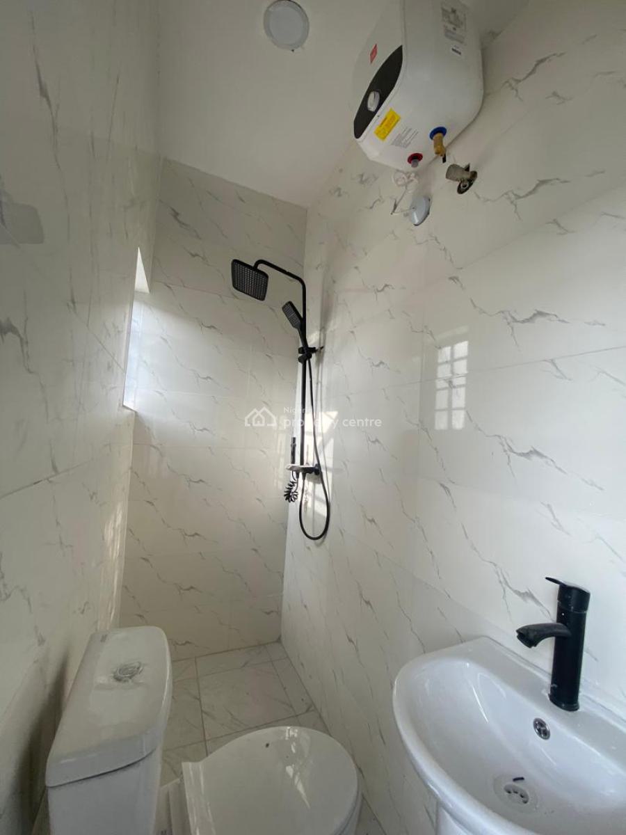 an Executive Two Bedroom Flat, Palm Gardens Estate Ogombo, Off Abraham Adesanya Ajah., Lekki, Lagos, Flat / Apartment for Rent