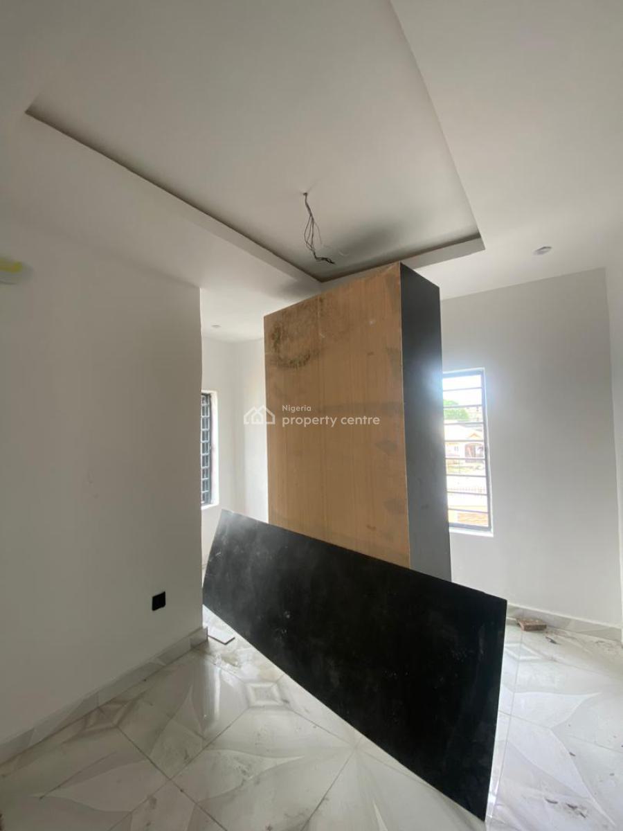 an Executive Two Bedroom Flat, Palm Gardens Estate Ogombo, Off Abraham Adesanya Ajah., Lekki, Lagos, Flat / Apartment for Rent