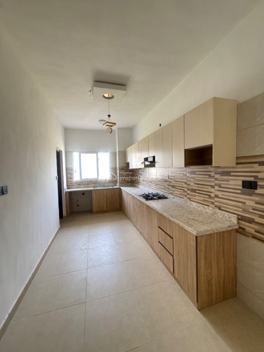 3 Bedroom Apartment, Mobile Road, Ilaje, Ajah, Lagos, Flat / Apartment for Rent