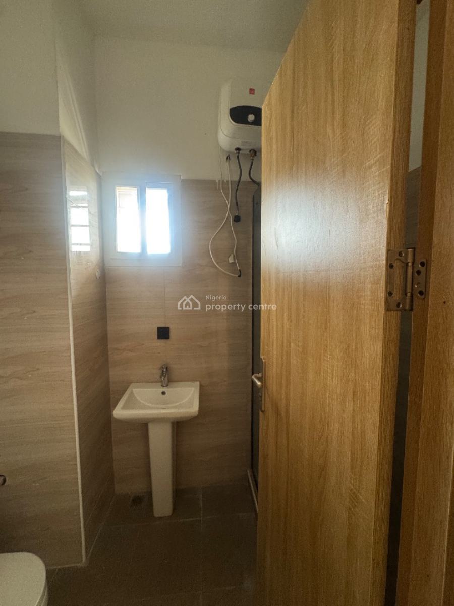3 Bedroom Apartment, Mobile Road, Ilaje, Ajah, Lagos, Flat / Apartment for Rent