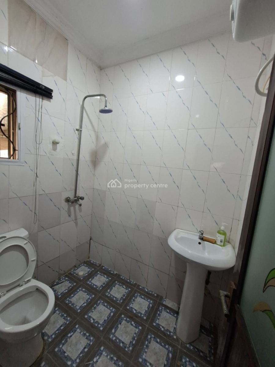 Nice Executive Three Bedroom, Yaba, Lagos, Flat / Apartment for Rent
