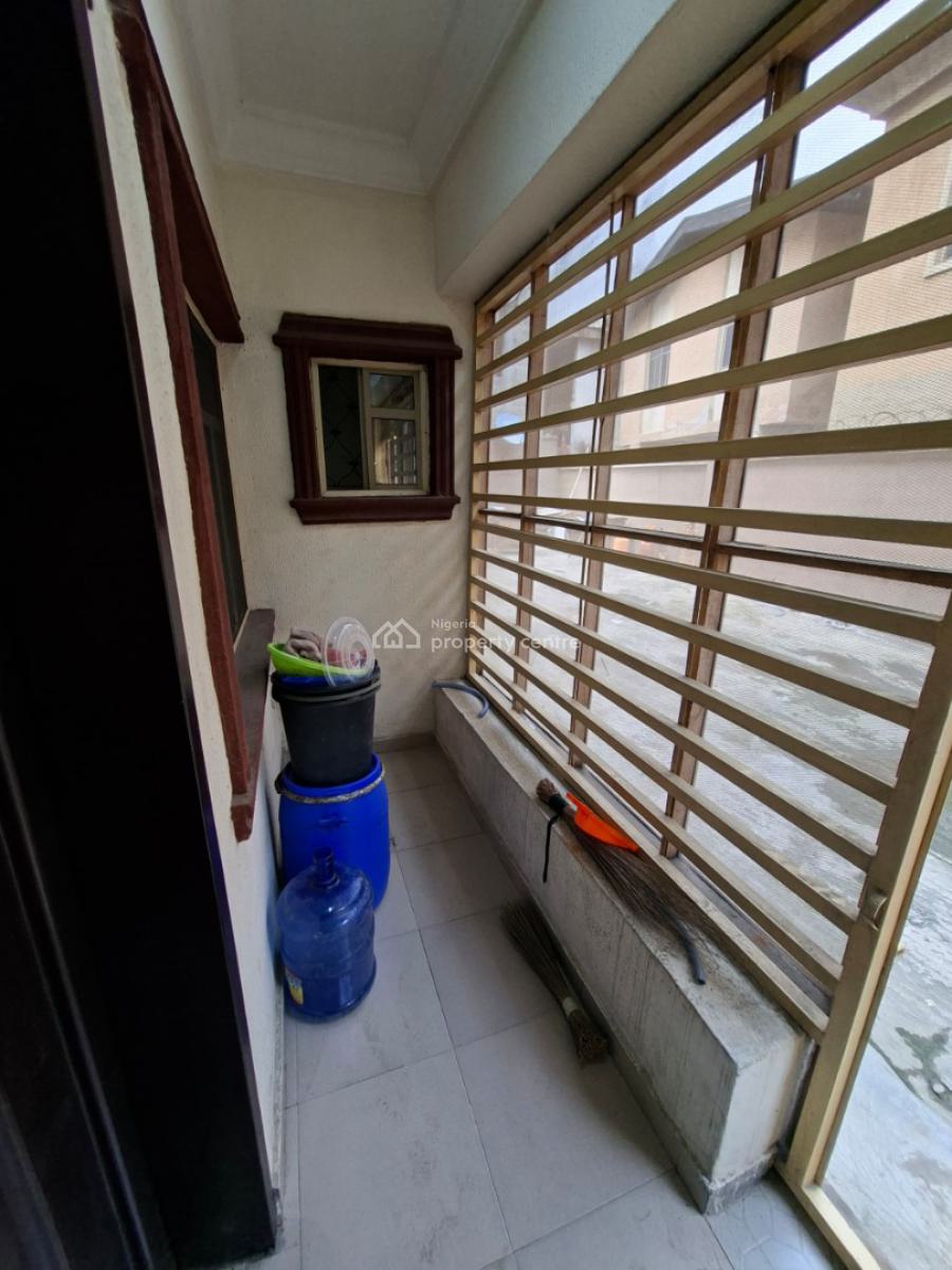 Nice Executive Three Bedroom, Yaba, Lagos, Flat / Apartment for Rent