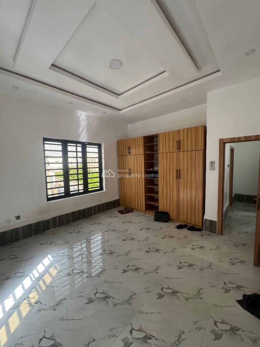 1 Bedroom Apartment, Mobile Road, Ilaje, Ajah, Lagos, Mini Flat (room and Parlour) for Rent