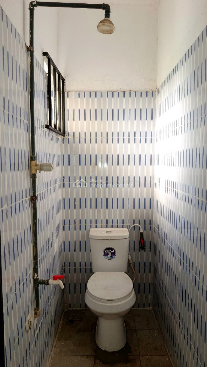 2 Bedroom Flat, Upstairs, By Ogunmefun Street, Obanikoro, Shomolu, Lagos, Flat / Apartment for Rent