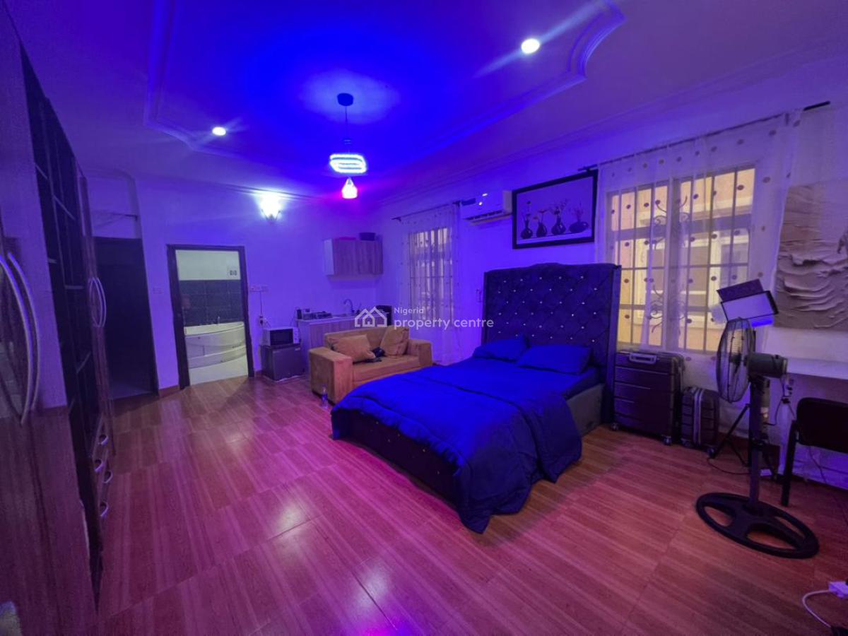 a Spacious Cute Luxury Short Stay Studio Apartment  Available Today, Bera Estate,chevron Drive 🔰, Lekki, Lagos, Self Contain (single Rooms) Short Let