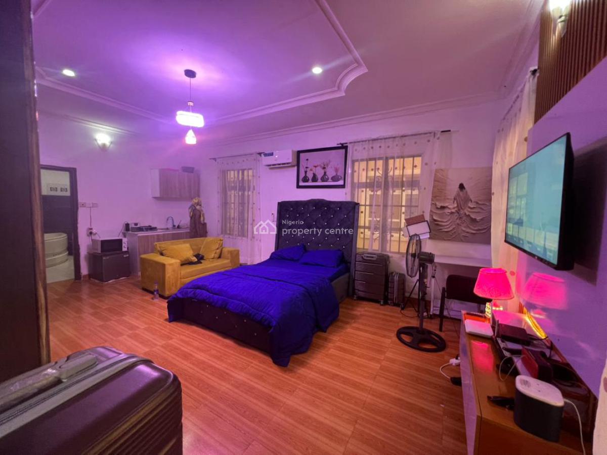 a Spacious Cute Luxury Short Stay Studio Apartment  Available Today, Bera Estate,chevron Drive 🔰, Lekki, Lagos, Self Contain (single Rooms) Short Let