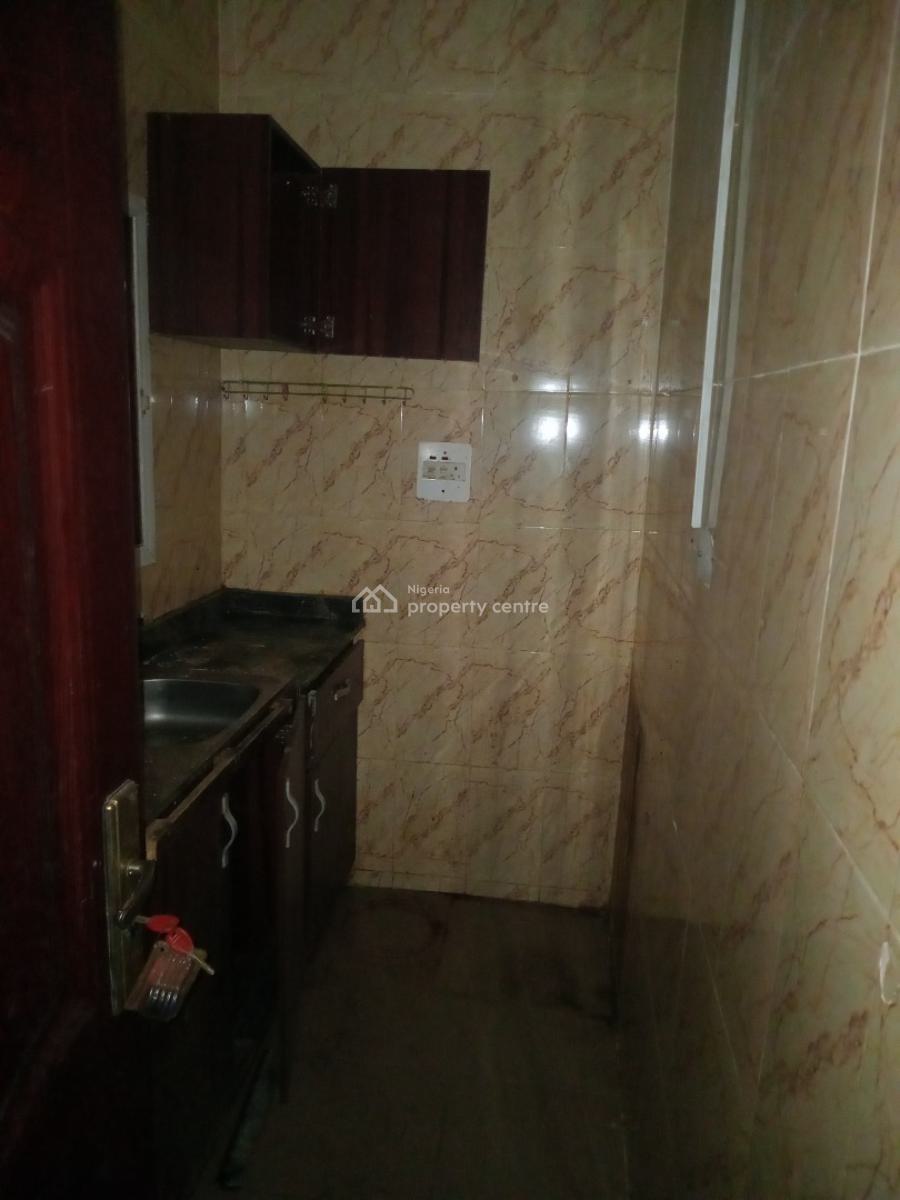 Obama  2bd Flat, Adekunle By Third Mainland Bridge Lsdp Estate, Yaba, Lagos, Flat / Apartment for Rent