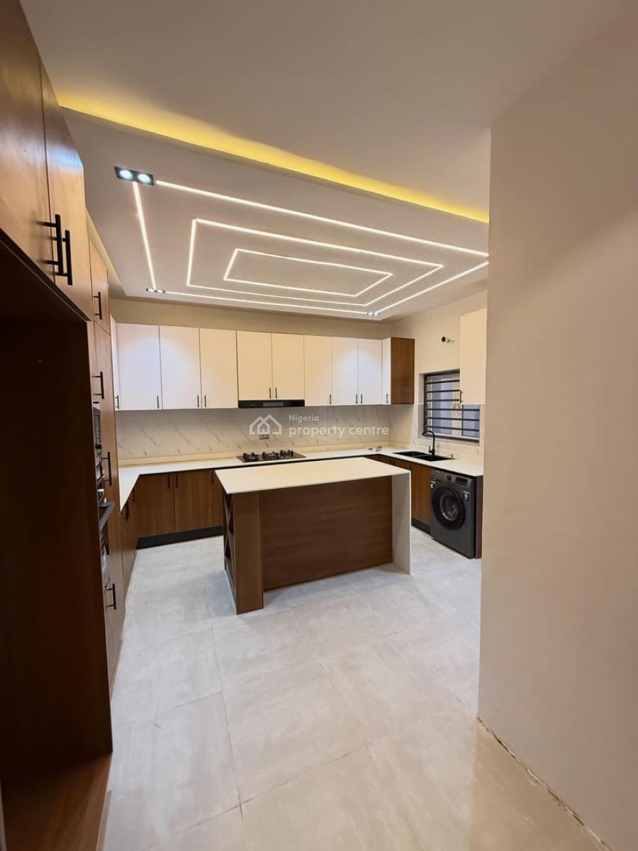 Luxurious 3 Bedroom Spacious and Serviced Apartment,2 Living Rooms,bq, Wuye, Abuja, Flat / Apartment for Rent