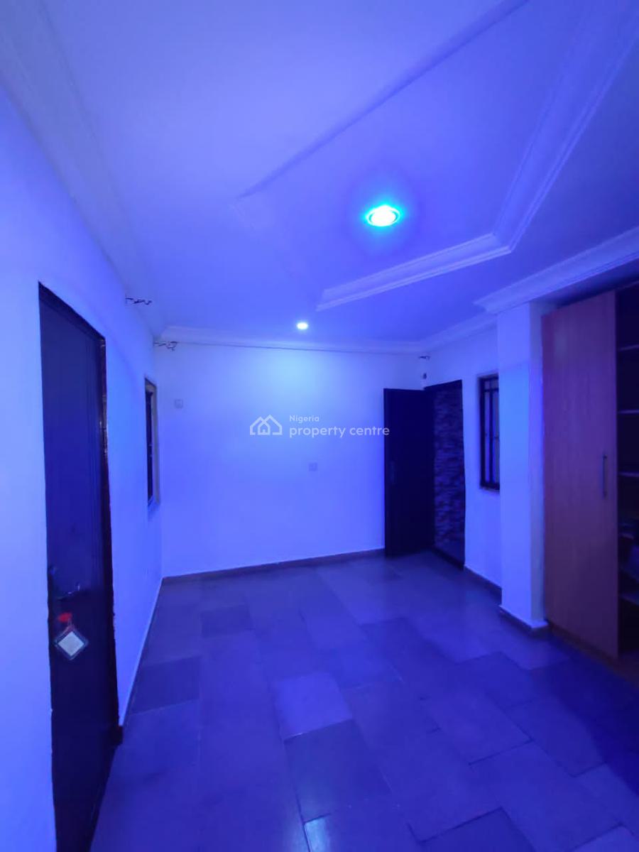 a Room Mate Needed, Lekki Scheme 2, Ajiwe, Ajah, Lagos, Self Contain (single Rooms) for Rent