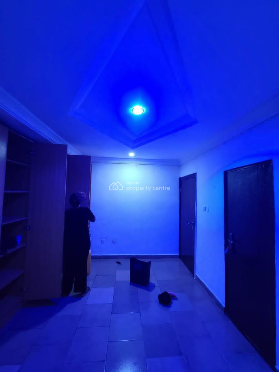 a Room Mate Needed, Lekki Scheme 2, Ajiwe, Ajah, Lagos, Self Contain (single Rooms) for Rent