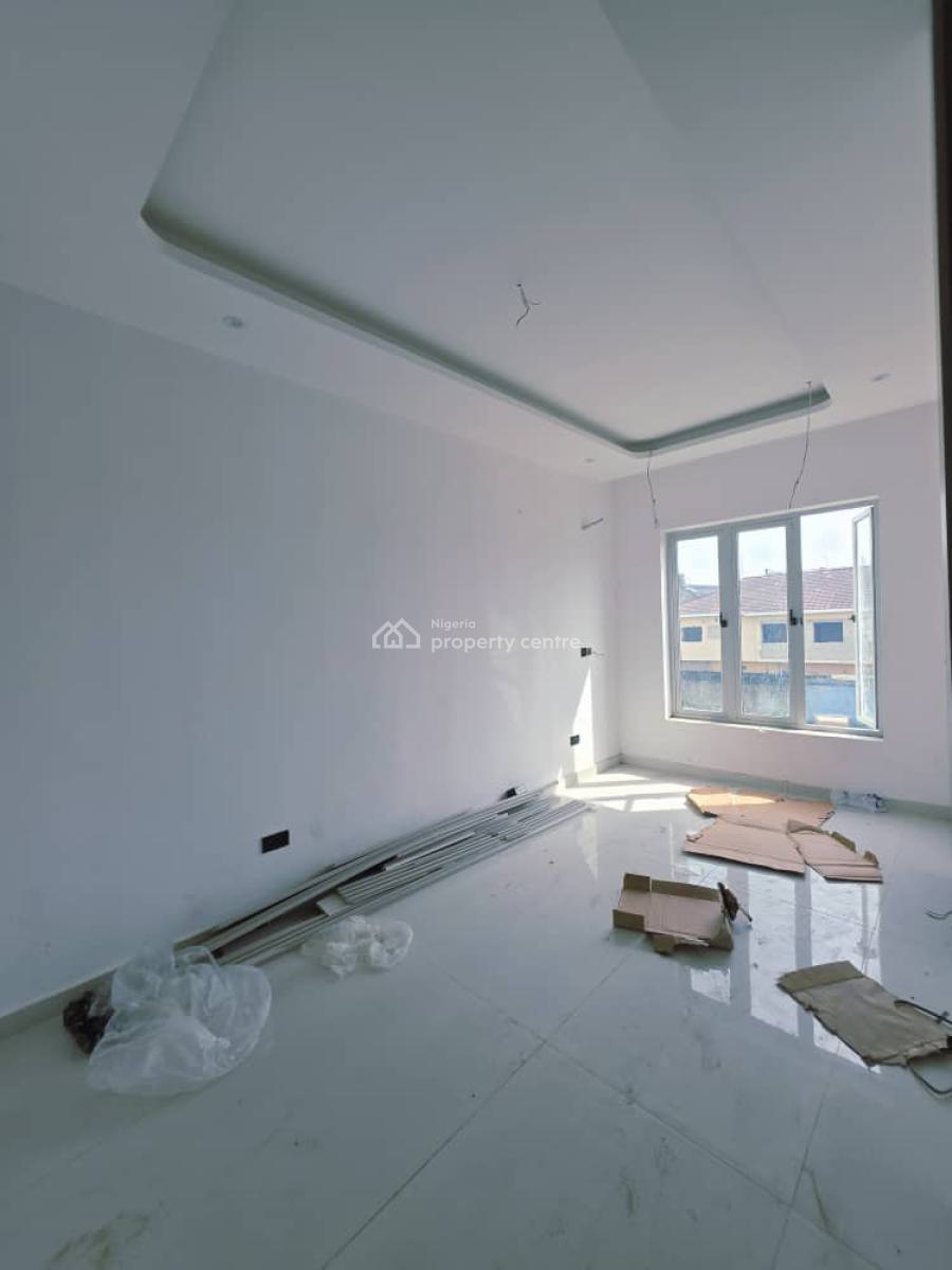 3bedrooms Flat with Bq, Lekki Phase 1, Lekki, Lagos, Flat / Apartment for Sale