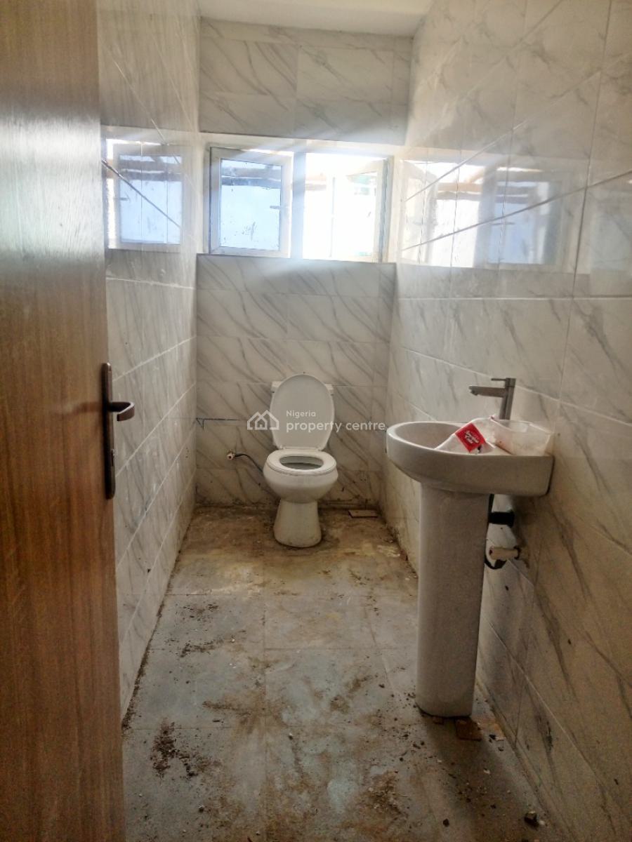 700 Sqm Warehouse & Multiple Office Space Located on Ikeja Oshodi Expr, Ikeja /oshodi Express Way, Ikeja, Lagos, Warehouse for Rent