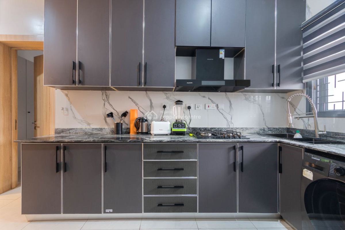 Cute 🥰 One Bedroom Apartment with a Rooftop Pool ‍️, Lekki Phase 1, Lekki, Lagos, Flat / Apartment Short Let