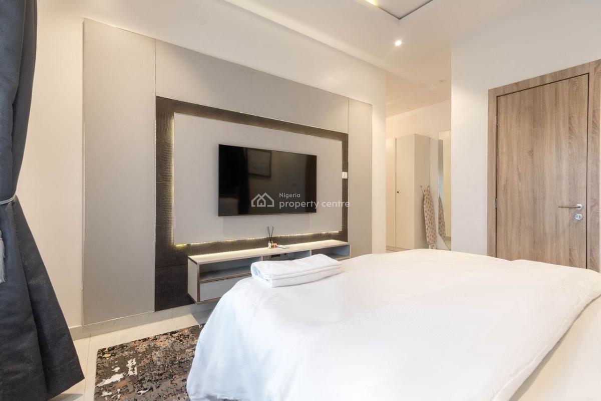 Cute 🥰 One Bedroom Apartment with a Rooftop Pool ‍️, Lekki Phase 1, Lekki, Lagos, Flat / Apartment Short Let