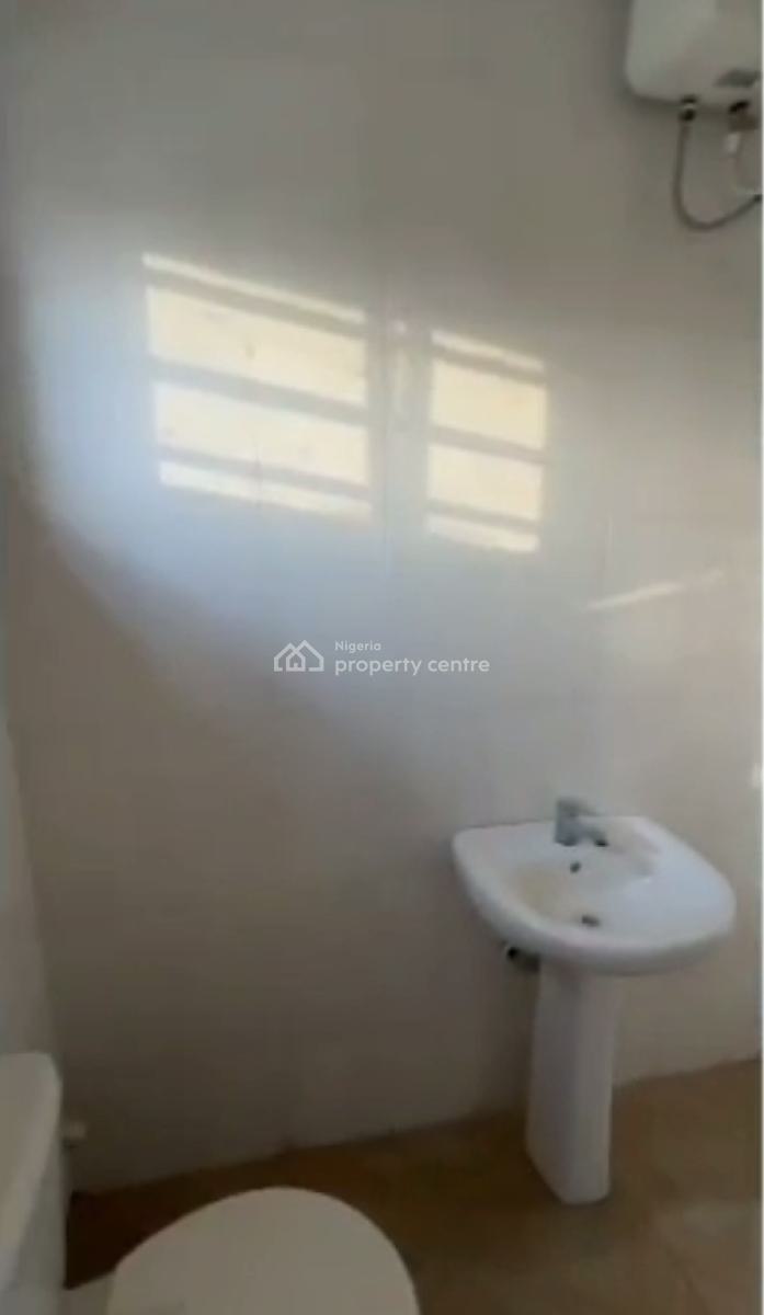 Spacious 2 Bedroom Flats, Ologolo, Lekki, Lagos, Flat / Apartment for Rent
