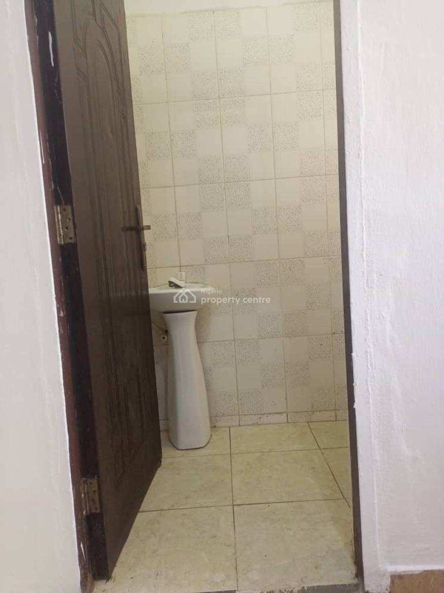 2 Bedroom Upstairs Sharp and Clean, Westwood Estate Badore Road, Ajah, Lagos, Flat / Apartment for Rent