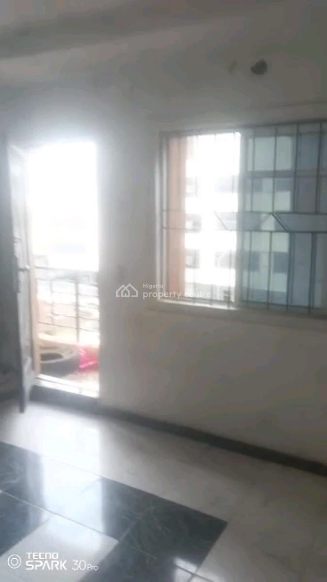 Spacious Miniflat Upstairs with Personal Prepaid Metre, Balcony,, Alagomeji, Yaba, Lagos, Mini Flat (room and Parlour) for Rent