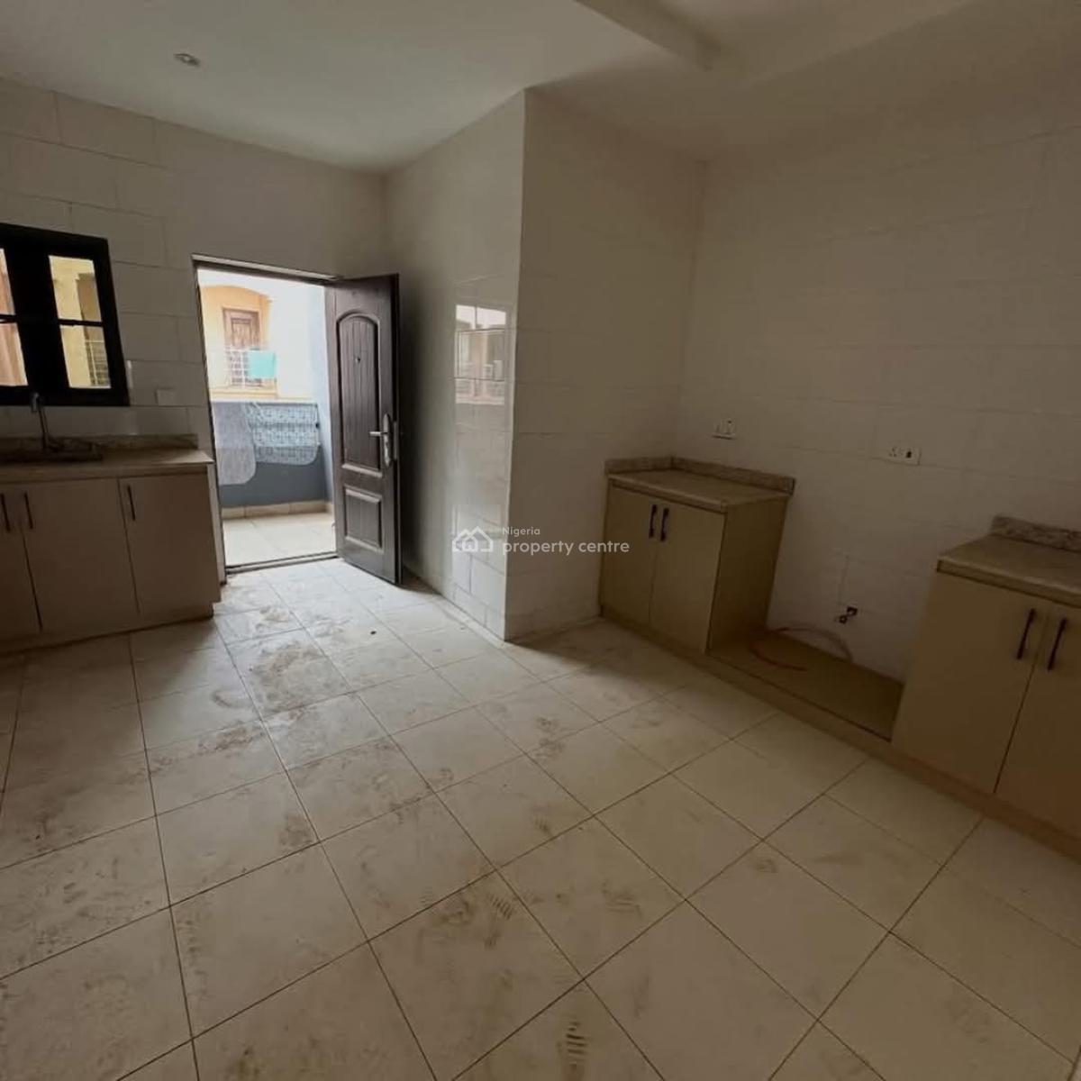 3 Bedroom Apartment  Living Area All Rooms Are En-suite, Durumi, Abuja, Flat / Apartment for Sale