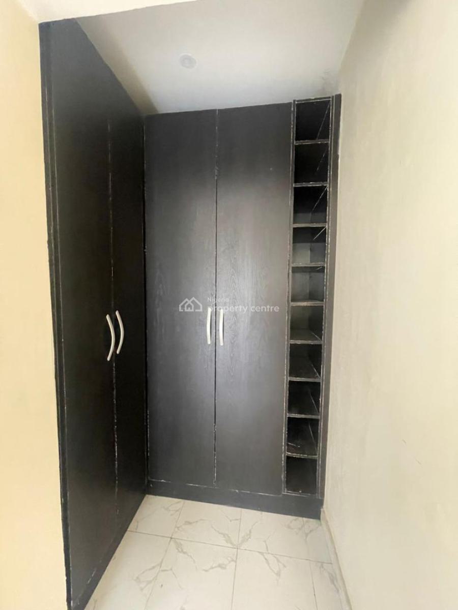 3bedroom Apartment in Mobile Road Axis Available, Ajah, Lagos, Flat / Apartment for Rent