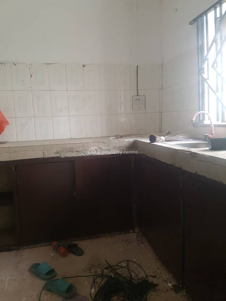 2 Bedroom Flat Upstairs, New Road, Lekki, Lagos, Flat / Apartment for Rent