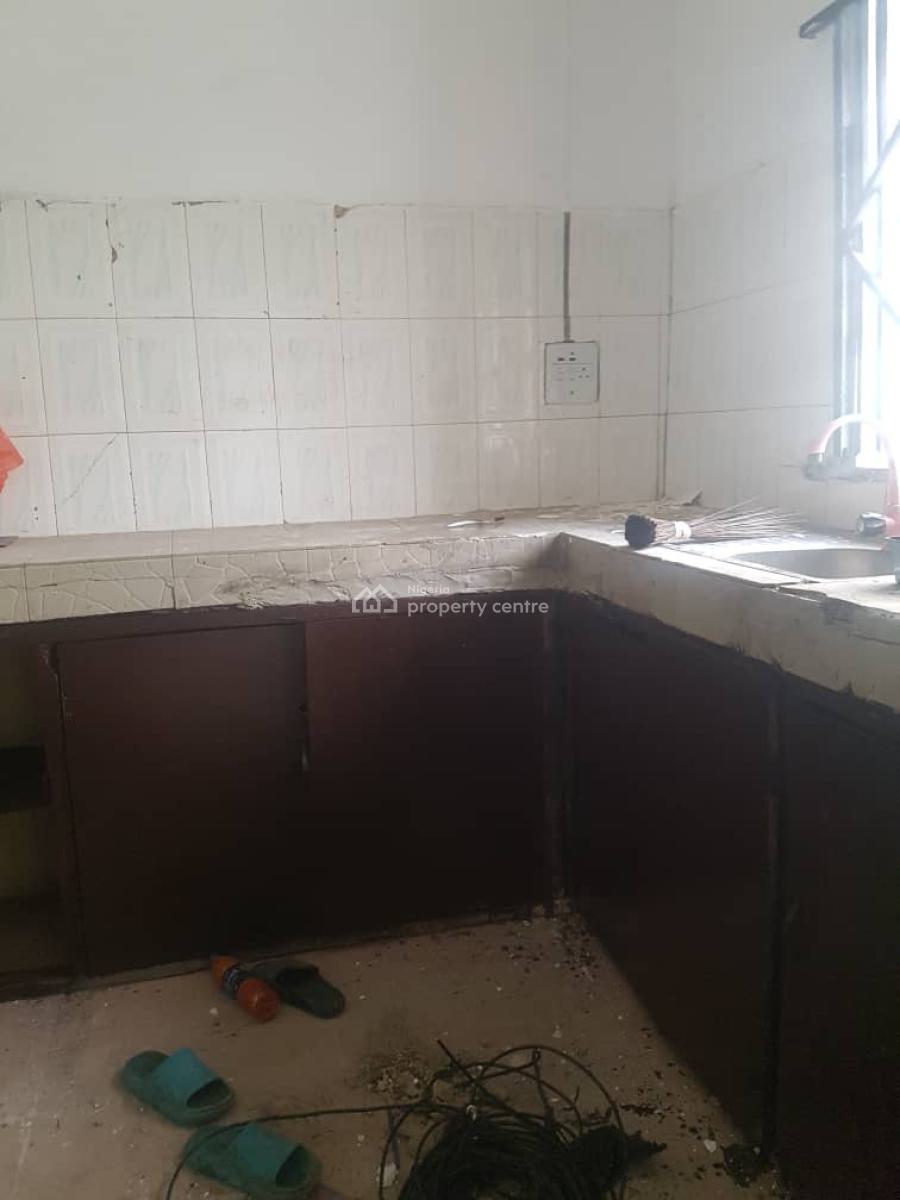 2 Bedroom Flat Upstairs, New Road, Lekki, Lagos, Flat / Apartment for Rent