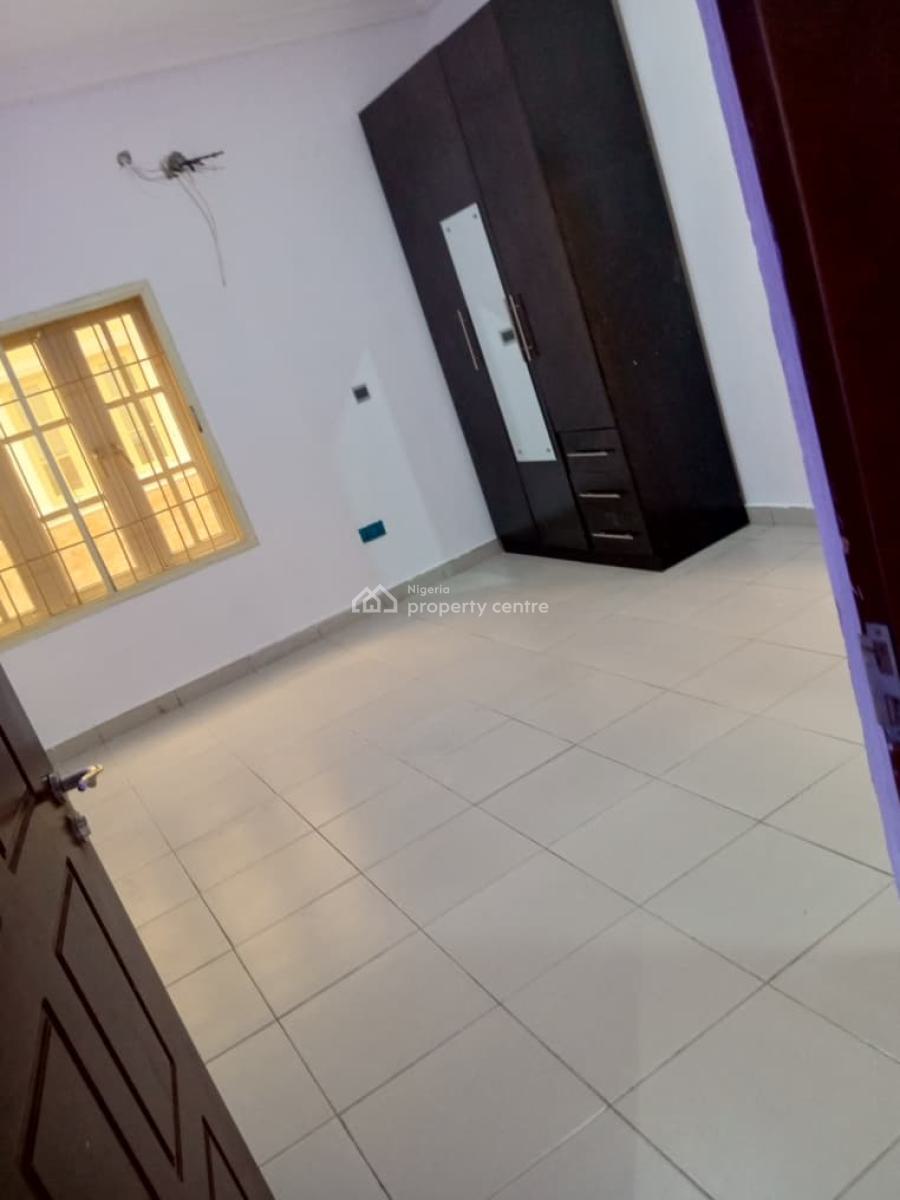 3 Bedroom Flat    Location:in Access Control Estate, Blenco Areas, Sangotedo, Ajah, Lagos, Flat / Apartment for Rent