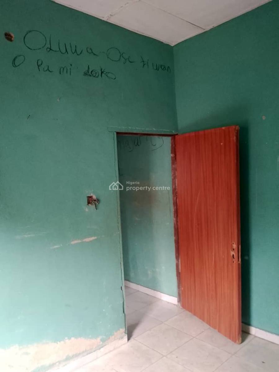a Clean Room and Parlor Self Contain, Lucky Fiber Road, Ikorodu, Lagos, Flat / Apartment for Rent
