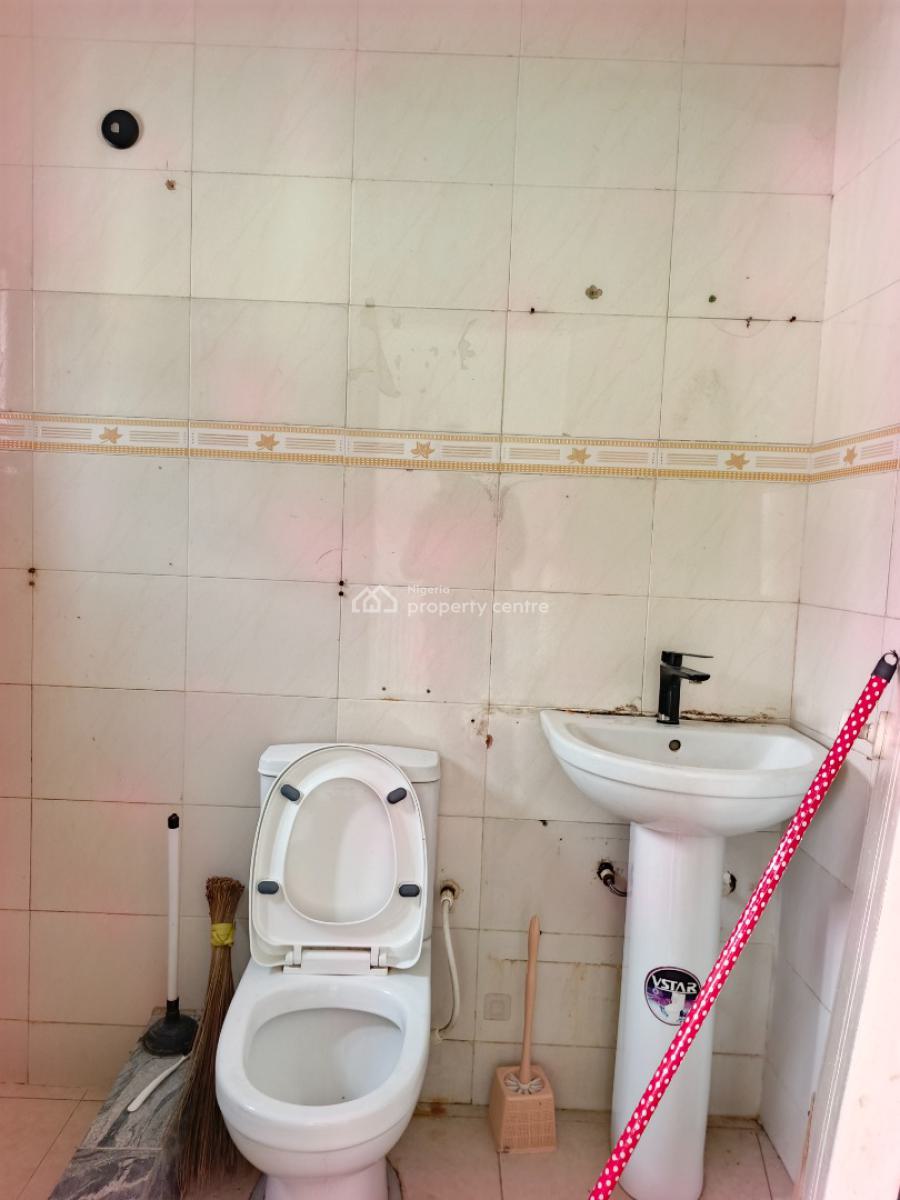 Smart Spacious 1 Bedroom Apartment (room and Parlor) Upstairs., in a Call Before Entering Estate at Chevron , Lekki Lagos., Lekki, Lagos, Mini Flat (room and Parlour) for Rent