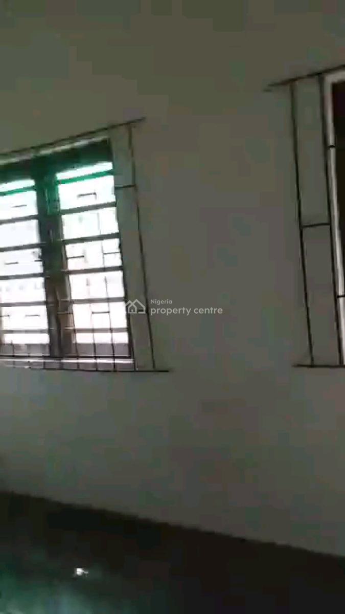 Executive 2 Bedroom, Close to Car Wash, Bariga Bus Stop, Oworonshoki, Shomolu, Lagos, Flat / Apartment for Rent