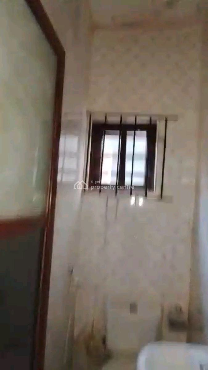 Executive 2 Bedroom, Close to Car Wash, Bariga Bus Stop, Oworonshoki, Shomolu, Lagos, Flat / Apartment for Rent