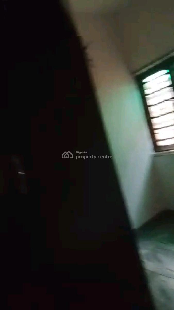 Executive 2 Bedroom, Close to Car Wash, Bariga Bus Stop, Oworonshoki, Shomolu, Lagos, Flat / Apartment for Rent