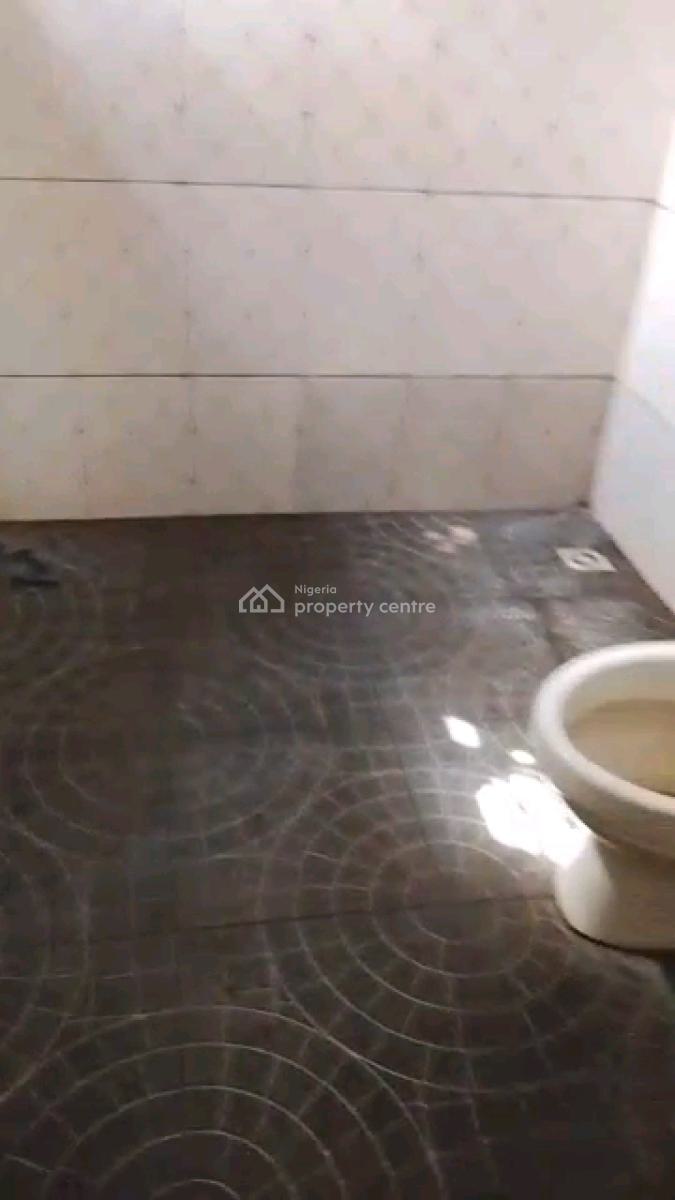 Executive 2 Bedroom, Close to Car Wash, Bariga Bus Stop, Oworonshoki, Shomolu, Lagos, Flat / Apartment for Rent