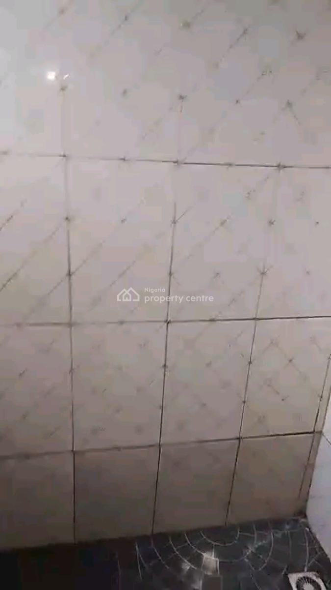 Executive 2 Bedroom, Close to Car Wash, Bariga Bus Stop, Oworonshoki, Shomolu, Lagos, Flat / Apartment for Rent