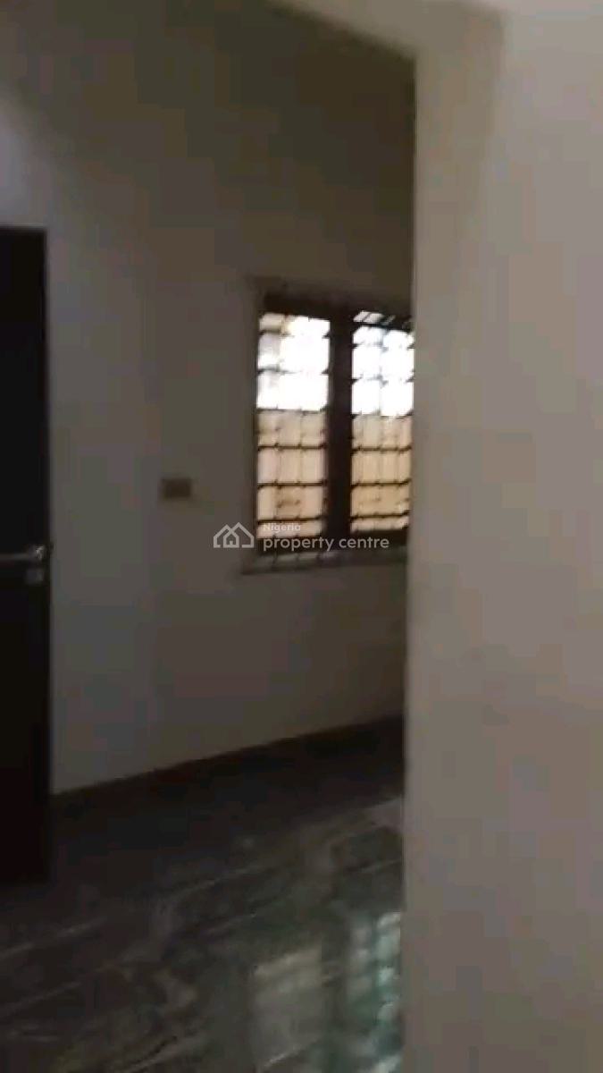 Executive 2 Bedroom, Close to Car Wash, Bariga Bus Stop, Oworonshoki, Shomolu, Lagos, Flat / Apartment for Rent