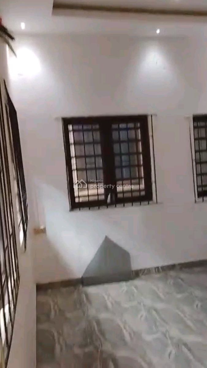 Executive 2 Bedroom, Close to Car Wash, Bariga Bus Stop, Oworonshoki, Shomolu, Lagos, Flat / Apartment for Rent