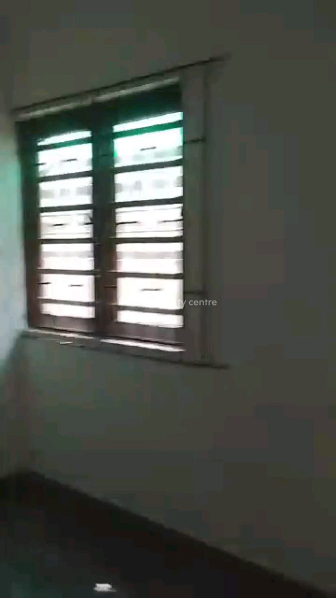 Executive 2 Bedroom, Close to Car Wash, Bariga Bus Stop, Oworonshoki, Shomolu, Lagos, Flat / Apartment for Rent