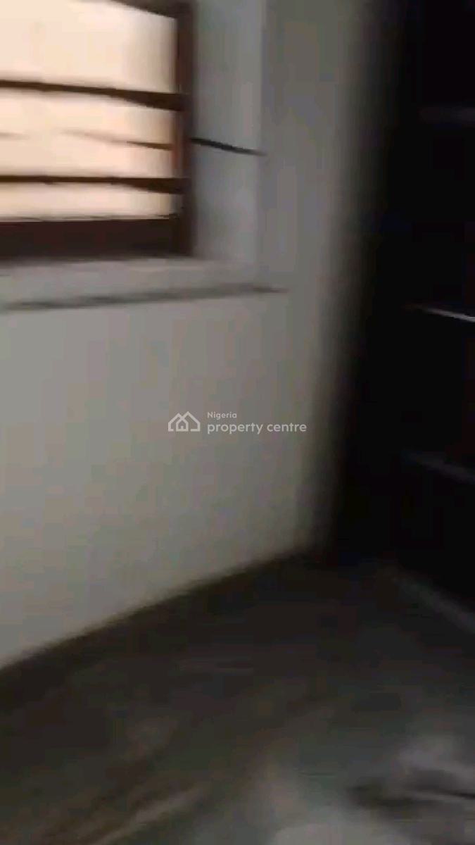 Executive 2 Bedroom, Close to Car Wash, Bariga Bus Stop, Oworonshoki, Shomolu, Lagos, Flat / Apartment for Rent