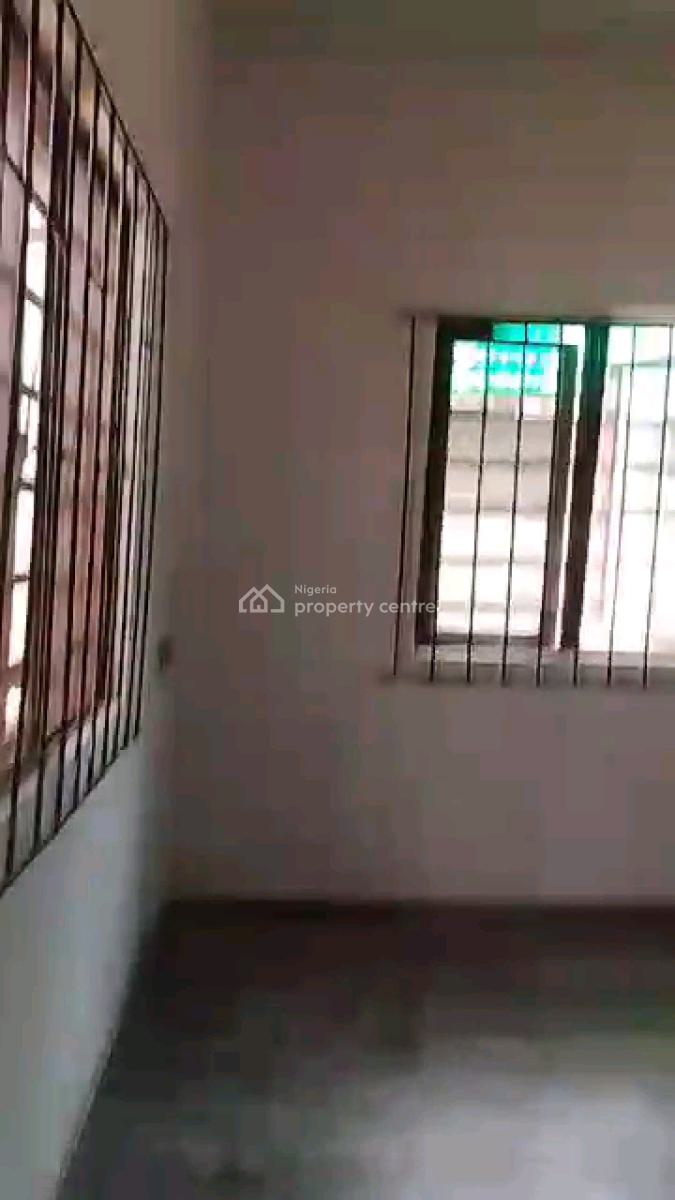 Executive 2 Bedroom, Close to Car Wash, Bariga Bus Stop, Oworonshoki, Shomolu, Lagos, Flat / Apartment for Rent