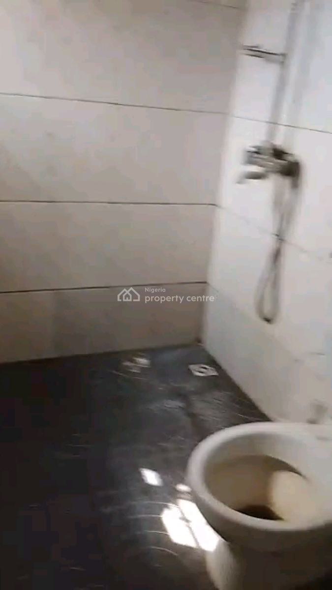 Executive 2 Bedroom, Close to Car Wash, Bariga Bus Stop, Oworonshoki, Shomolu, Lagos, Flat / Apartment for Rent