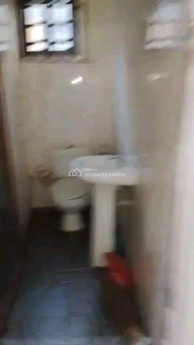 Executive 2 Bedroom, Close to Car Wash, Bariga Bus Stop, Oworonshoki, Shomolu, Lagos, Flat / Apartment for Rent