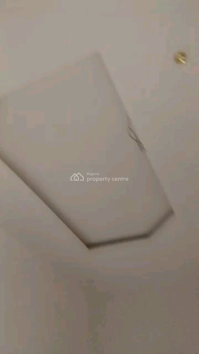 Executive 2 Bedroom, Close to Car Wash, Bariga Bus Stop, Oworonshoki, Shomolu, Lagos, Flat / Apartment for Rent