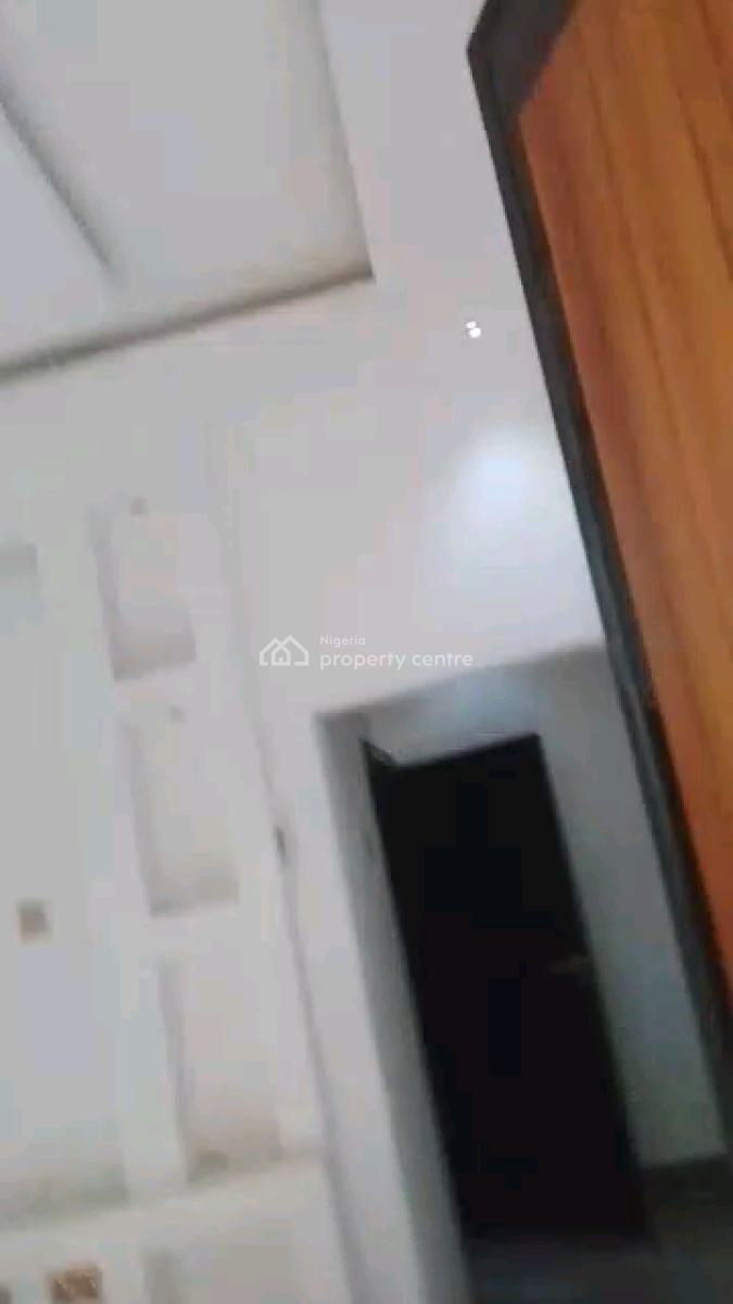 Executive 2 Bedroom, Close to Car Wash, Bariga Bus Stop, Oworonshoki, Shomolu, Lagos, Flat / Apartment for Rent