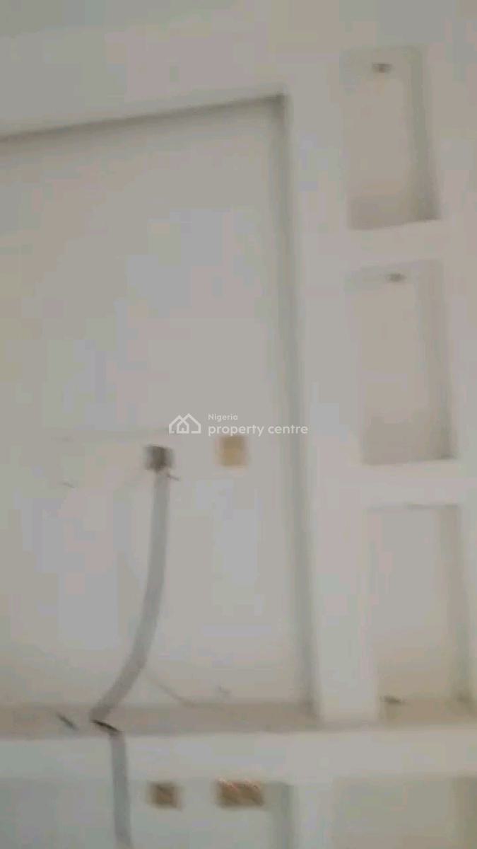 Executive 2 Bedroom, Close to Car Wash, Bariga Bus Stop, Oworonshoki, Shomolu, Lagos, Flat / Apartment for Rent