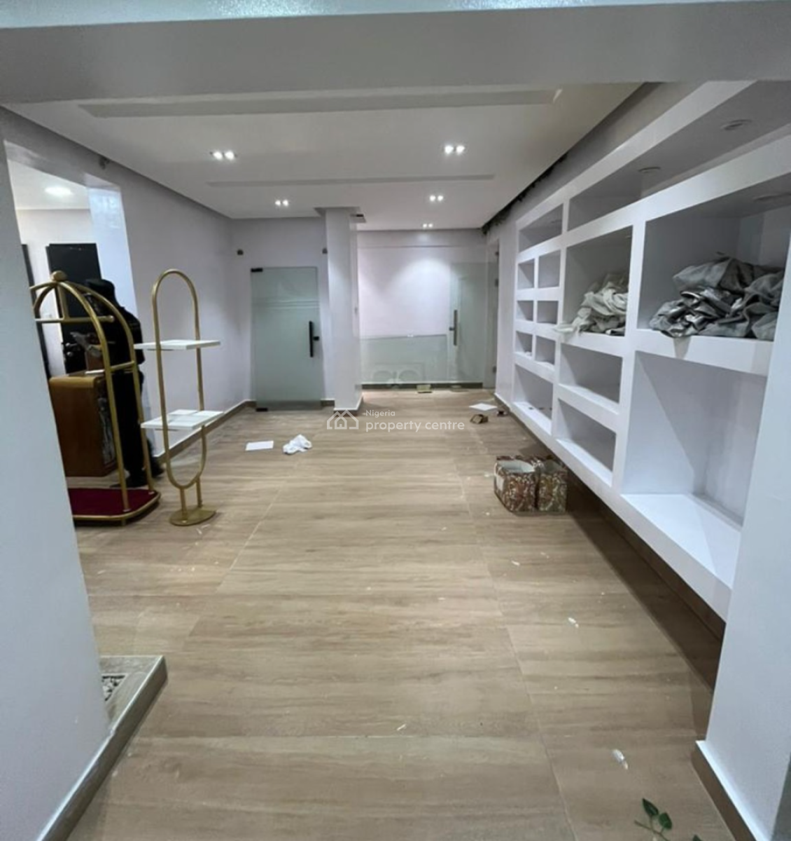 Commercial Space Good for Barbing Salon, Beauty Shop, Office and So on, Lekki 1, Lekki Phase 1, Lekki, Lagos, Shop for Rent