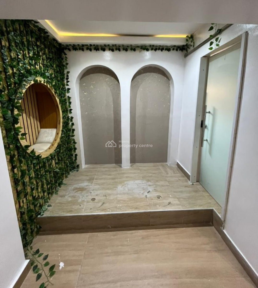 Commercial Space Good for Barbing Salon, Beauty Shop, Office and So on, Lekki 1, Lekki Phase 1, Lekki, Lagos, Shop for Rent