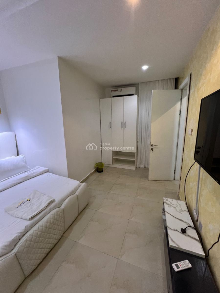 Unfurnished and Fully-serviced 2-bedroom Flat with a Swimming Pool, Lekki Phase 1, Lekki, Lagos, Flat / Apartment for Rent